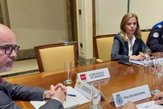 El delegado del Gobierno Sánchez en Madrid, Francisco Martín, y la silla vac&iacute;a