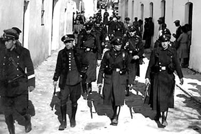 Guardias de Asalto de la República, entrando en Casas Viejas, Cádiz