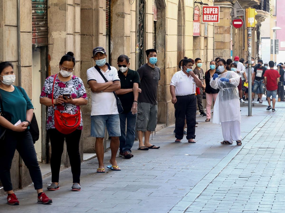 Personas tramitando durante la pandemia el Ingreso M&iacute;nimo Vital.