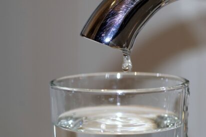Italia permite a los hoteles negar agua del grifo: as&iacute; afecta a tu pr&oacute;ximo viaje a la Toscana