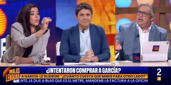 &iexcl;Cine en estado puro! Fran Sim&oacute;n y Sarah Santaolalla se enzarzan en una surrealista discusi&oacute;n que Cintora corta llamando machista al tertuliano