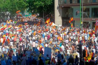 M&aacute;s de 100.000 personas reclaman la dimisi&oacute;n de S&aacute;nchez y la convocatoria de elecciones generales