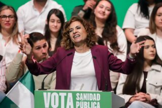 La candidata a la Presidencia de la Junta de Andaluc&iacute;a y secretaria general del PSOE-A, Mar&iacute;a Jes&uacute;s Montero, durante un mitin electoral, a 10 de mayo de 2026 en La L&iacute;nea de la Concepci&oacute;n, C&aacute;diz