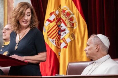 La presidenta del Congreso, Francina Armengol, y el Papa Le&oacute;n XIV interviene durante la visita del Pont&iacute;fice al Congreso de los Diputados
