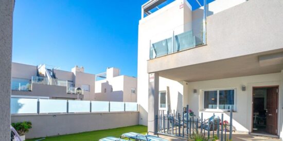 Bajos con jard&iacute;n desde 65.000 &euro;: vive con terraza propia