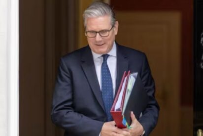 Dimite el primer ministro brit&aacute;nico, Keir Starmer