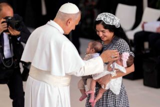 El Papa Le&oacute;n XIV visita el Centro de Acogida CEDIA de C&aacute;ritas