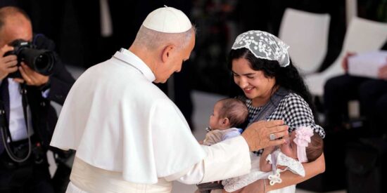 El Papa Le&oacute;n XIV visita el Centro de Acogida CEDIA de C&aacute;ritas