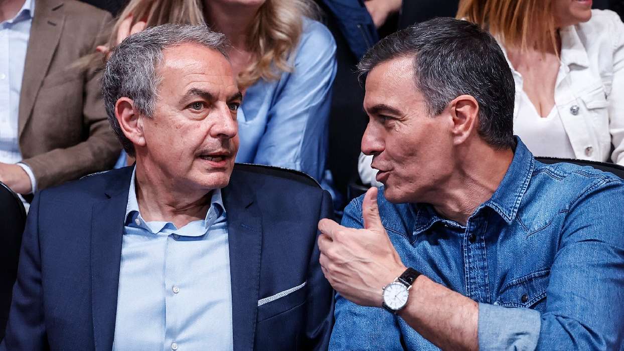 Jos&eacute; Luis Rodr&iacute;guez Zapatero y Pedro S&aacute;nchez.