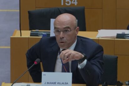 Buxad&eacute; en comisi&oacute;n en el Parlamento Europeo. 