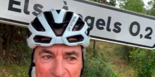 Carlos Sainz revive su pasado en Girona: un viaje en bicicleta por la memoria del Rally Costa Brava