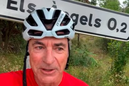 Carlos Sainz revive su pasado en Girona: un viaje en bicicleta por la memoria del Rally Costa Brava