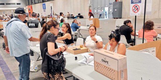 M&aacute;s de 200.000 peruanos votan en Espa&ntilde;a en las elecciones generales de Per&uacute;