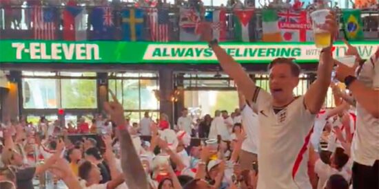 Arlington se queda sin cerveza: miles de aficionados arrasan los bares durante el Inglaterra-Croacia