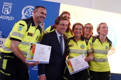 Almeida elogia la &ldquo;excelencia y profesionalidad&rdquo; de los sanitarios de SAMUR-Protecci&oacute;n Civil
