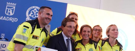 Almeida elogia la &ldquo;excelencia y profesionalidad&rdquo; de los sanitarios de SAMUR-Protecci&oacute;n Civil