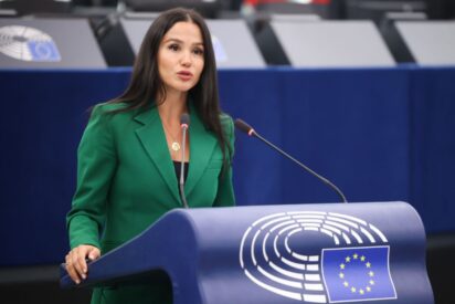 Mireia Borr&aacute;s en el Europarlamento. 