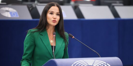 Mireia Borr&aacute;s en el Europarlamento. 