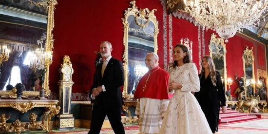 El Papa Le&oacute;n XIV aterriza en Madrid en su primer viaje oficial al pa&iacute;s