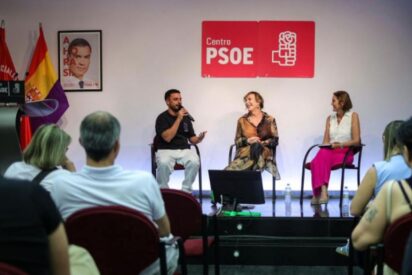 &iexcl;Sectarios de tomo y lomo! Vea la sede del PSOE en la que han puesto una bandera republicana