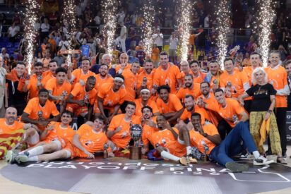 Valencia Basket protagoniza una haza&ntilde;a hist&oacute;rica en el Palau y deja al Bar&ccedil;a en la lona