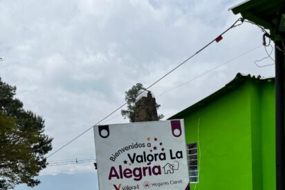 Albert Oll&eacute; y Valora&middot;t acompa&ntilde;an a &Aacute;lvaro Antonio Pozo en su camino hacia la libertad desde El Pedregal