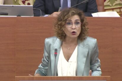 &iexcl;Qu&eacute; cara! Mar&iacute;a Jes&uacute;s Montero (PSOE) exige a Juanma Moreno (PP) lo contrario de lo que hizo Pedro S&aacute;nchez para seguir en La Moncloa