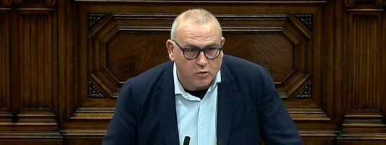 Detenido Pere Alb&oacute;, exalcalde socialista, acusado de masturbarse en la piscina delante de menores