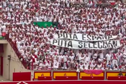 Proetarras en la plaza de toros de Pamplona