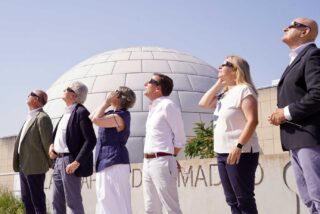 Almeida anima a los madrile&ntilde;os a acercarse al Planetario para disfrutar de un tr&iacute;o de eclipses