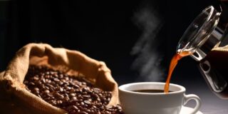 Por qu&eacute; da sue&ntilde;o tras el almuerzo y el caf&eacute; no siempre ayuda