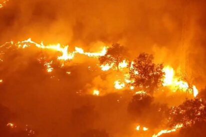 Un audio atribuido a un voluntario y el testimonio de varios vecinos cuestionan la gesti&oacute;n del incendio: &laquo;Nos dijeron que ten&iacute;an &oacute;rdenes de no intervenir&raquo;