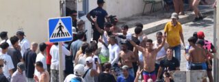La Polic&iacute;a identifica a 'No Name Kitchen' como la ONG que reparti&oacute; c&oacute;cteles molotov entre los invasores de Ceuta