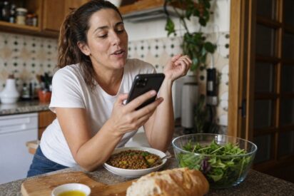 Nace lutrAI, la app espa&ntilde;ola que registra lo que se come hablando y sigue el plan del nutricionista