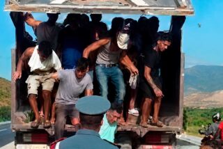 Un v&iacute;deo revela c&oacute;mo la polic&iacute;a marroqu&iacute; colabor&oacute; con la invasi&oacute;n migratoria a Ceuta