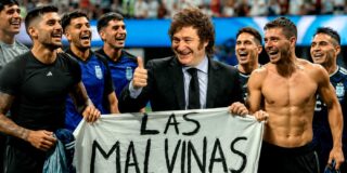 Argentina: Milei respalda la pancarta por las Malvinas y la califica de "v&aacute;lida y l&iacute;cita"