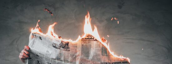 Los 10 temas que marcan Periodismo y Pol&iacute;tica en Espa&ntilde;a este lunes 26 de octubre de 2026: disturbios, VOX, sondeo...