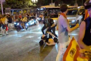 Los esbirros de Marlaska empa&ntilde;an la celebraci&oacute;n del Espa&ntilde;a-Francia con duras cargas policiales que revientan los test&iacute;culos a un joven