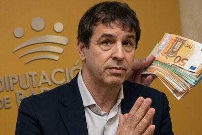 El hermano m&uacute;sico de S&aacute;nchez no devolver&aacute; los 340.572 &euro; que cobr&oacute; por no pegar palo al agua: la fiscal&iacute;a de su hermano no lo solicita