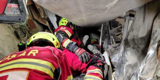 Un milagro entre ruinas: ocho d&iacute;as bajo los escombros del terremoto en Venezuela