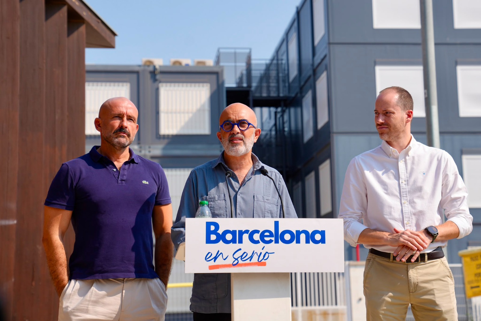Sirera exige a Collboni que ayude a Ceuta y carga contra los diez años de barracones en Barcelona