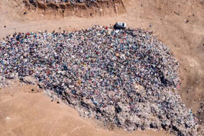 La montaña de ropa de Atacama