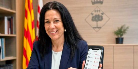 Llan&ccedil;&agrave; lleva la crispaci&oacute;n a las redes: vecinos denuncian bloqueos desde la cuenta de su alcaldesa