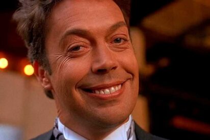 Muere Tim Curry, el actor que convirti&oacute; la extravagancia en leyenda