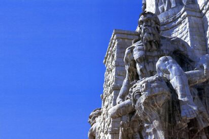 Una de las estatuas del Valle de los Ca&iacute;dos