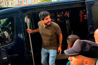 Momentos de tensi&oacute;n en Ceuta: la Polic&iacute;a evac&uacute;a a Alvise P&eacute;rez para evitar que sea agredido