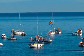 La &ldquo;Armada de la Solidaridad&rdquo; se despide de Ceuta entre v&iacute;tores y banderas