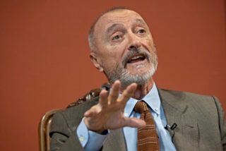 La invasi&oacute;n de Ceuta respalda el vaticinio de P&eacute;rez-Reverte sobre el final de Occidente