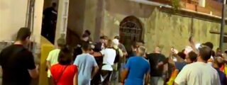 &iexcl;Alta tensi&oacute;n en Ceuta!: atacan con botellas de aguarr&aacute;s a manifestantes y miembros de JUPOL