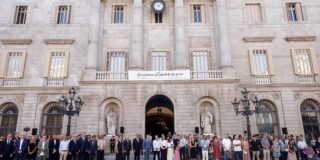 El 17A vuelve a Barcelona: las v&iacute;ctimas toman Sant Jaume mientras una protesta independentista acusa al Estado de los atentados